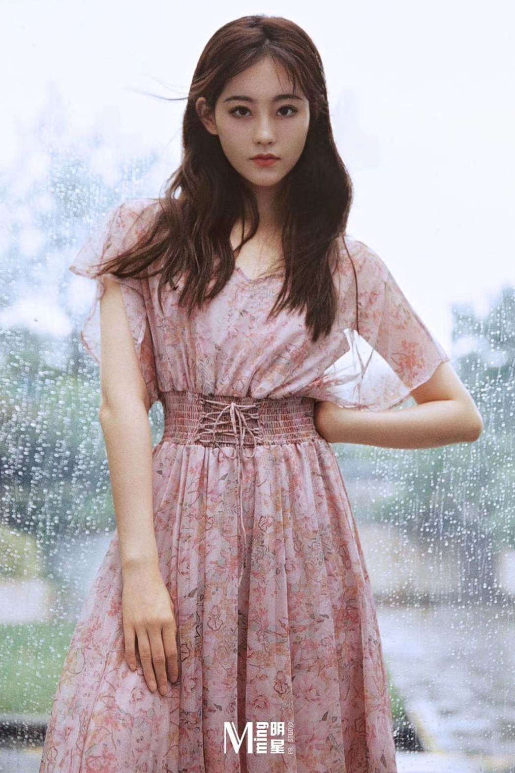 祝绪丹杂志平面连衣裙植入案例