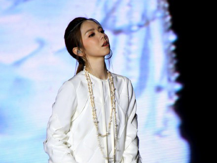 邓紫棋受邀出席音乐无限巨星演唱会